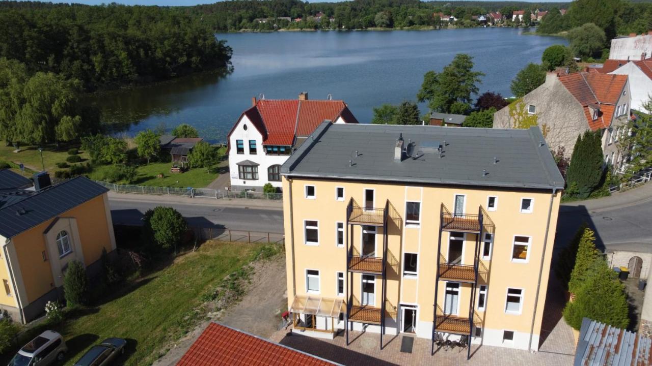 Alt-berliner Schwanenhof - *